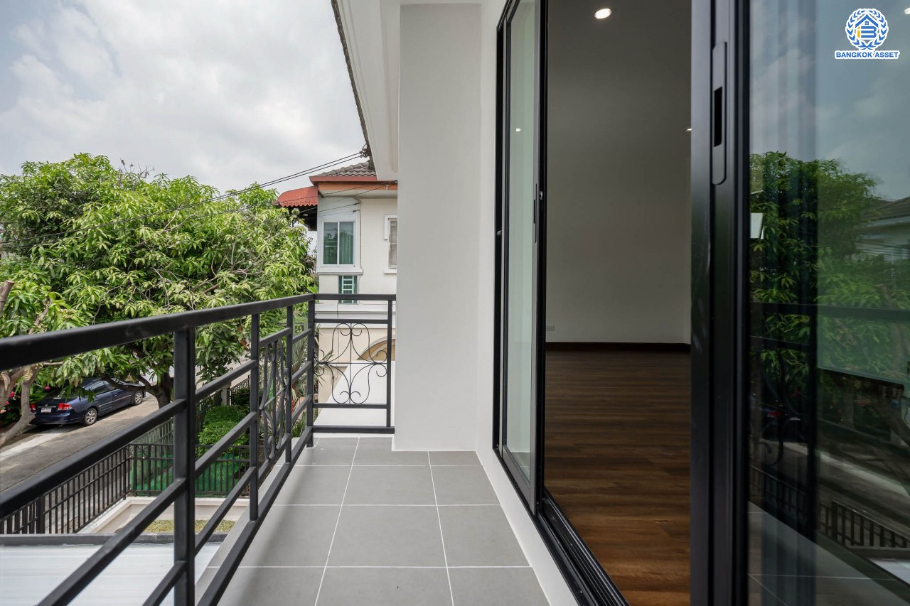 บ้านมือสองตกแต่งใหม่ โครงการ ชัยพฤกษ์ ทวีวัฒนา แบรนด์ LH เนื้อที่ 51 ตร.ว. ตอบโจทย์ทุกการอยู่อาศัย ด้วยฟังก์ชัน 3 ห้องนอน 2 ห้องน้ำ 1 ที่จอดรถ บนทำเลศักยภาพ เชื่อมต่อทางคู่ขนานลอยฟ้าบรมราชชนนี ใกล้ ม.มหิดล และเซ็นทรัลศาลายา